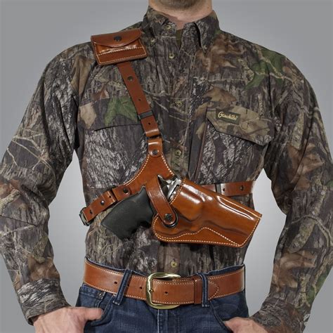 The modular interchangeable component shoulder systems (originally known as the "Jackass Rig") were invented by Galco International in 1970. . Galco holsters